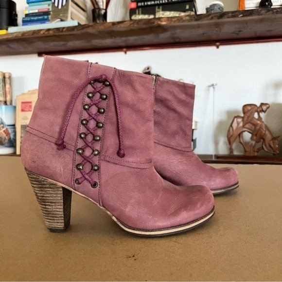Anthro Holding Horses Lace Up Stacked Heel Leather Booties